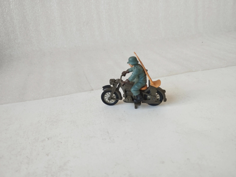 Moto militar Britains LTD escala 1/32