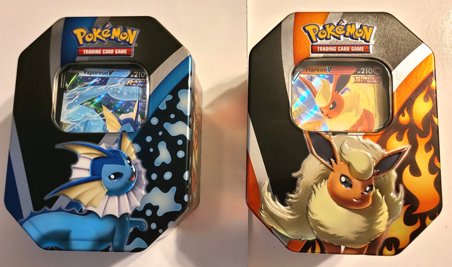 Lotto Latta Aperta Pokémon TCG - Promo Flareon Vaporeon V con Carte