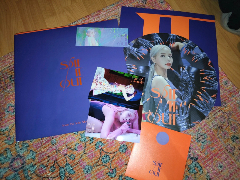 Album Solar Mamamoo Spit it out