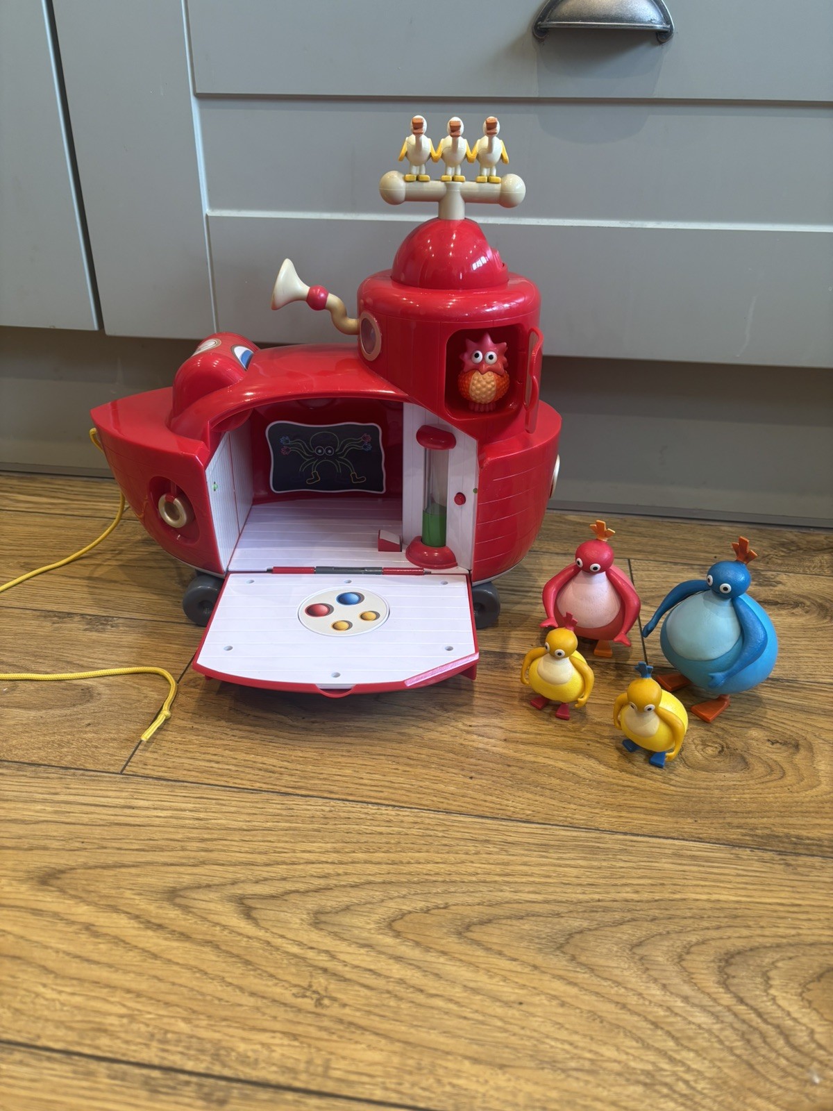 Twirlywoos Big Red Boat Playset e personaggi - con luci e suoni con uccellini