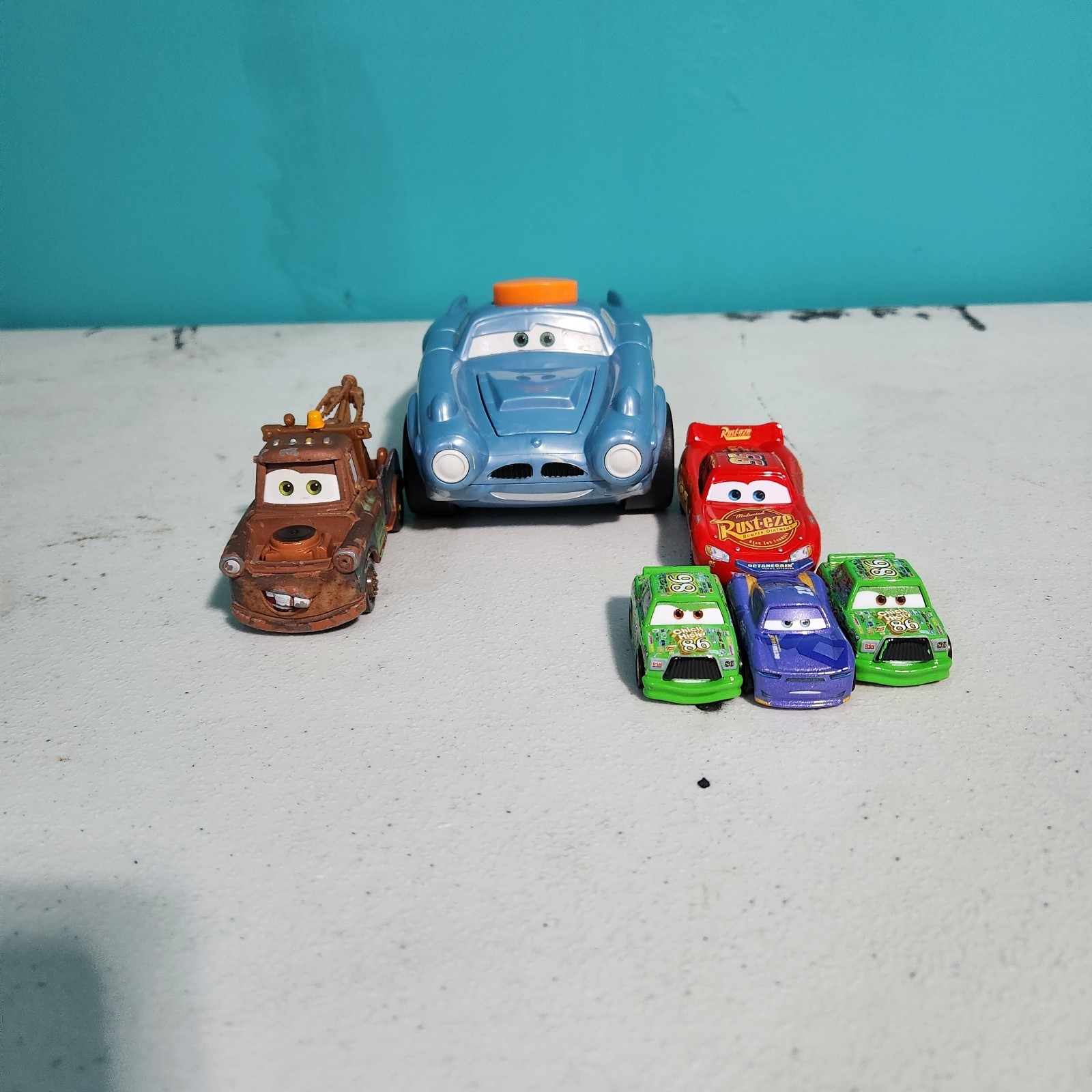 Lotto Auto Disney Pixar McQueen Tow Mater Spy Chick Micro Bambini Bambini