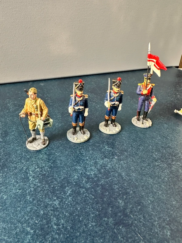 4x historische Metall-Soldatenfiguren