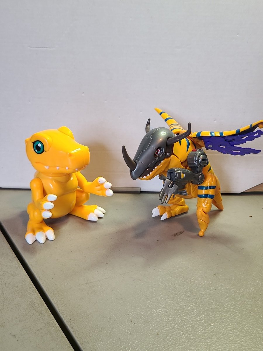 Figure Digimon Talking Agumon & Digivolving Greymon to Metal Greymon