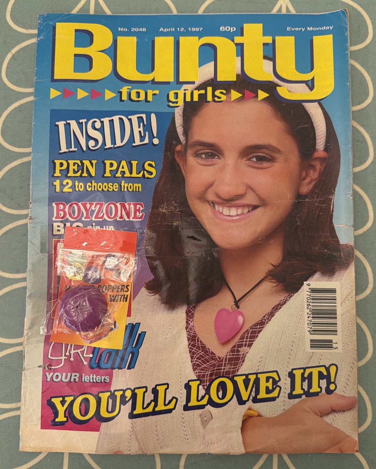 BUNTY COMIC APRIL 12 1997 WITH FREE GIFT Hopper Poppers RARE Boyzone 30 birthday