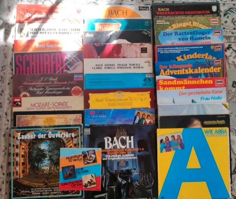 Über 30 Schallplatten