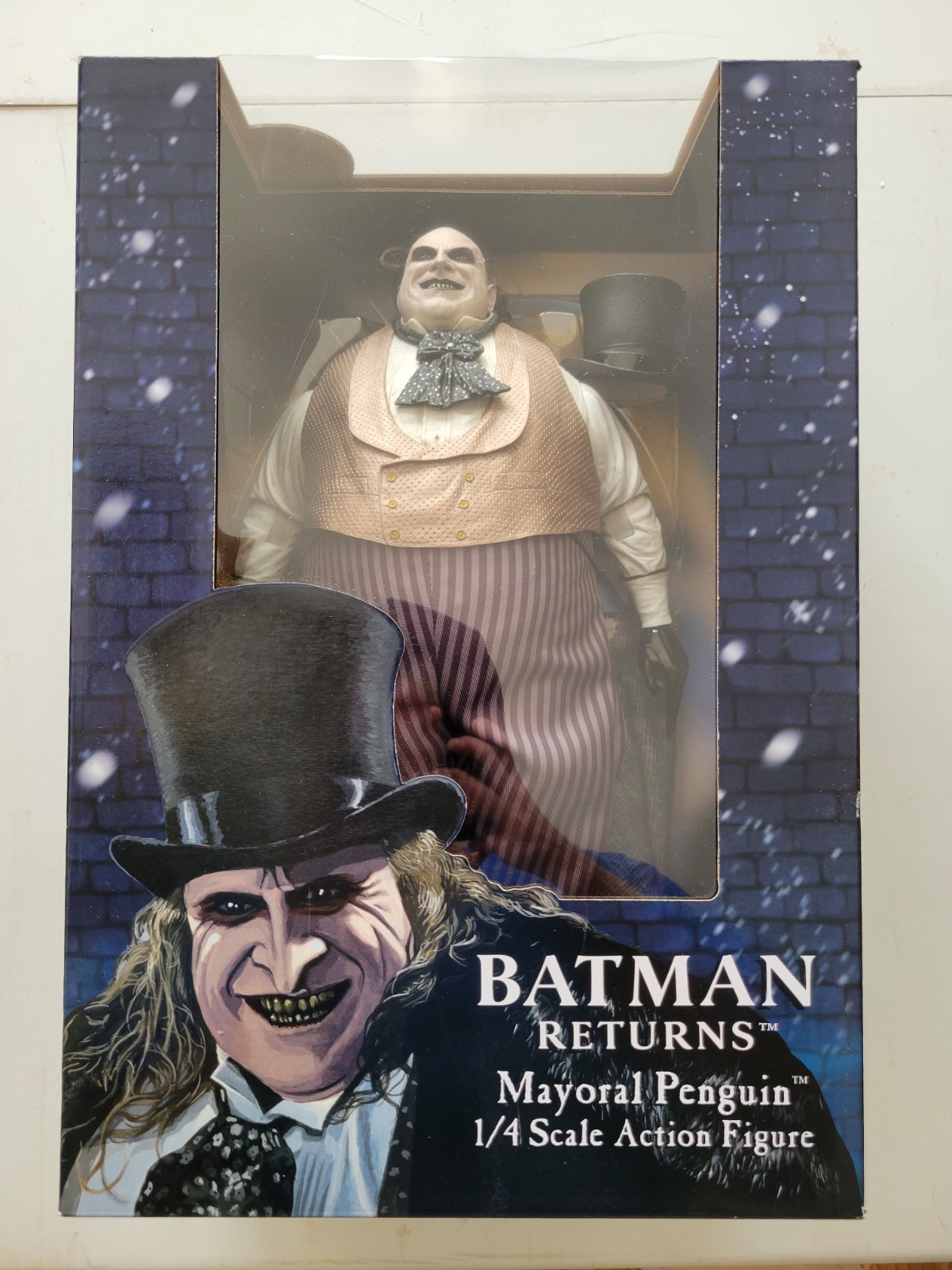 Modellino NECA Batman Returns scala 1/4 Mayoral Penguin (Danny Devito)