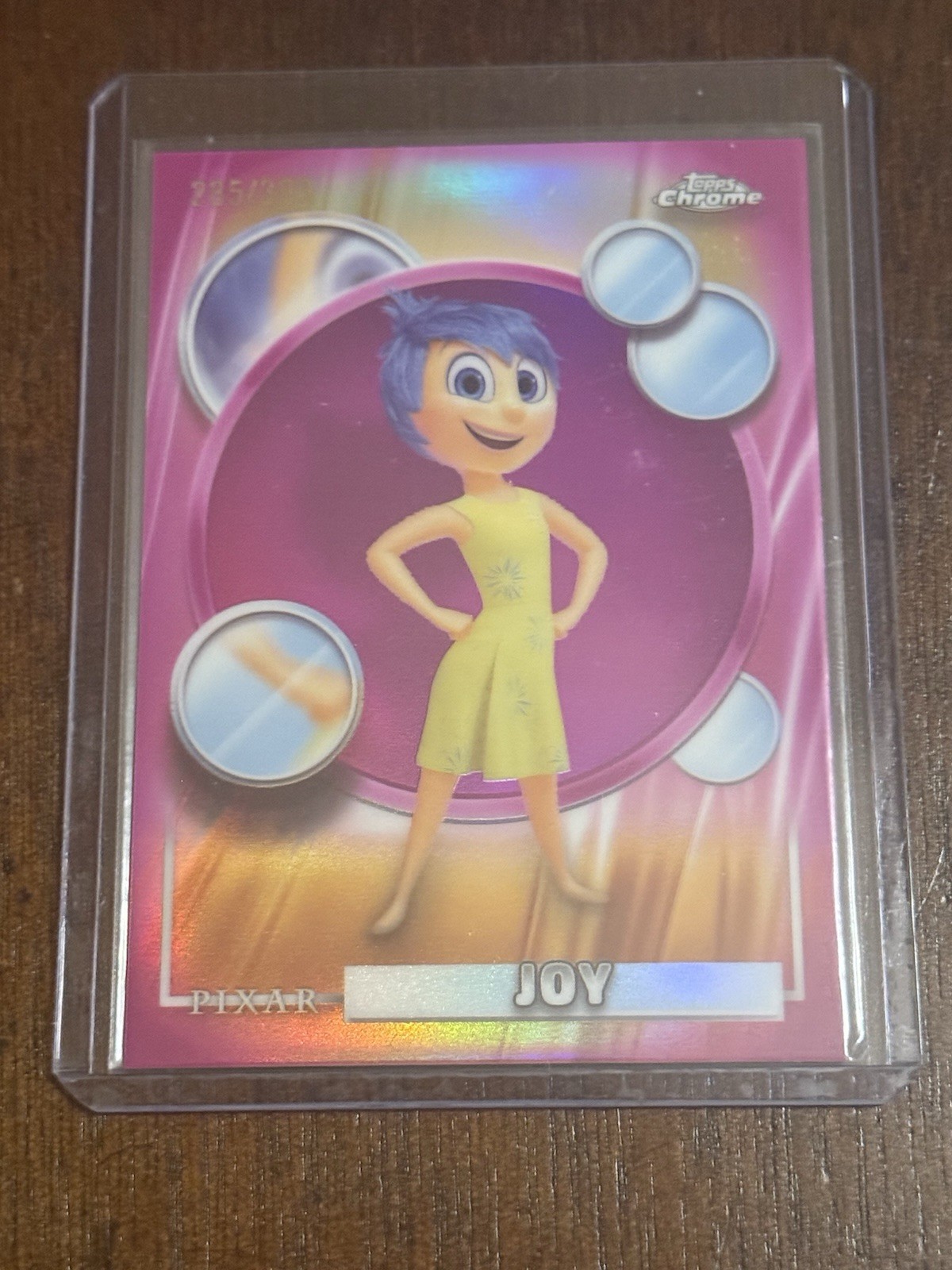2026 Topps Chrome Disney Joy rifrattore magenta (interno esterno) #285/399