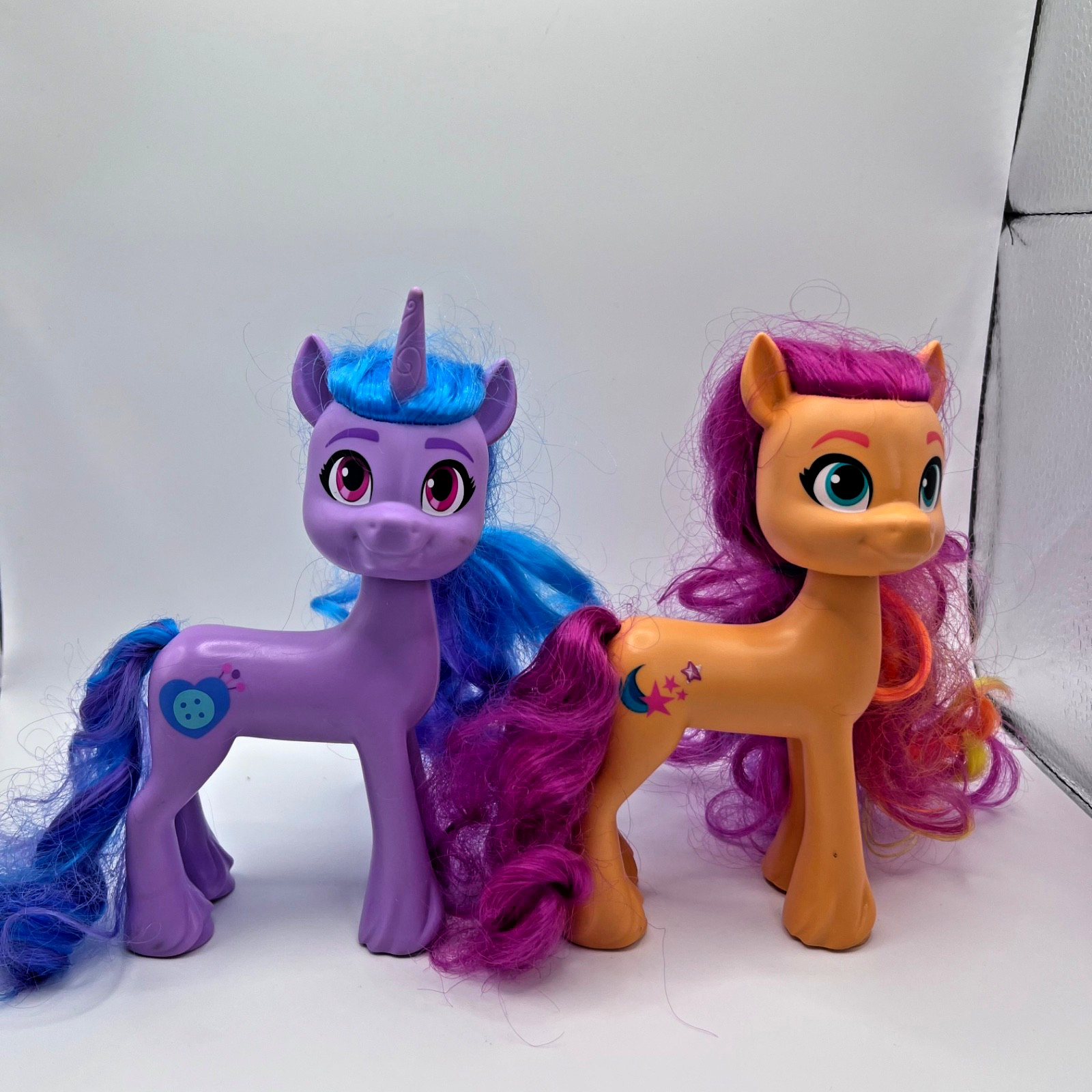 Hasbro My Little Pony 6,5 pollici Izzy Moonbow, Sunny Starscout. 2021