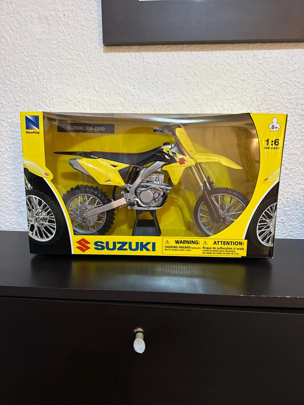 Moto Suzuki RM-Z 450 Scala 1:6
