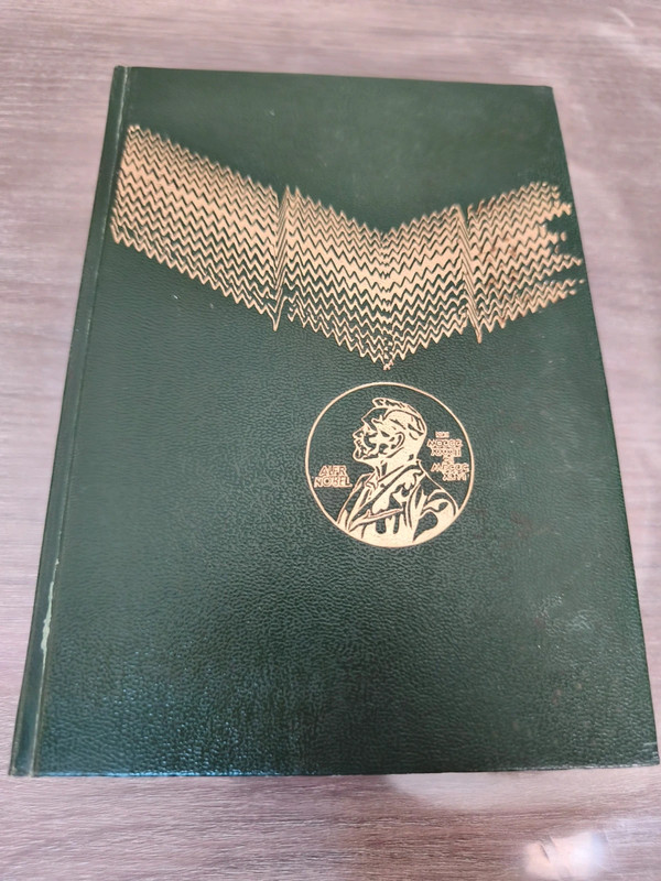 Confieso que he vivido: Memorias" por Pablo Neruda.