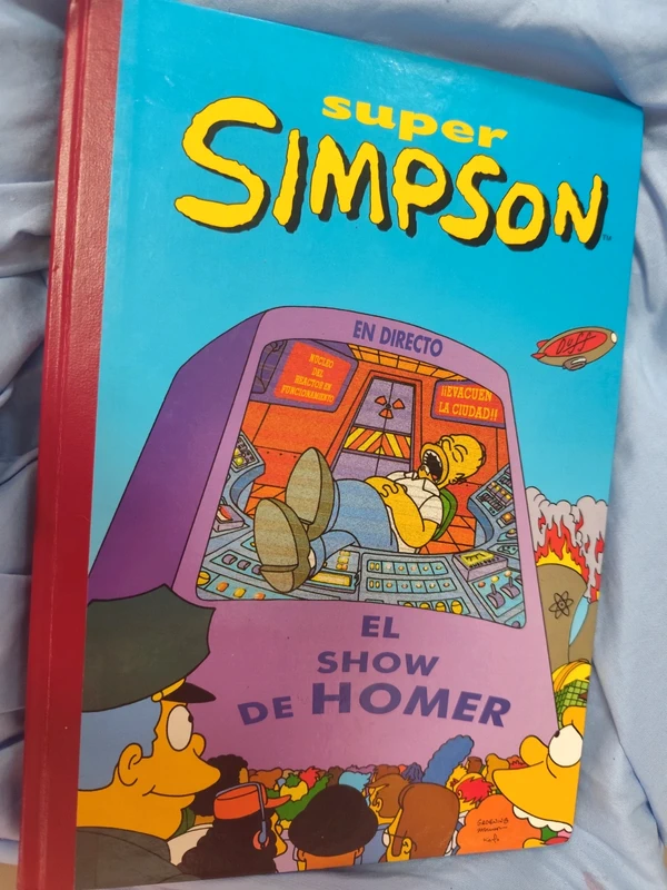 Libro cómic super Simpsons