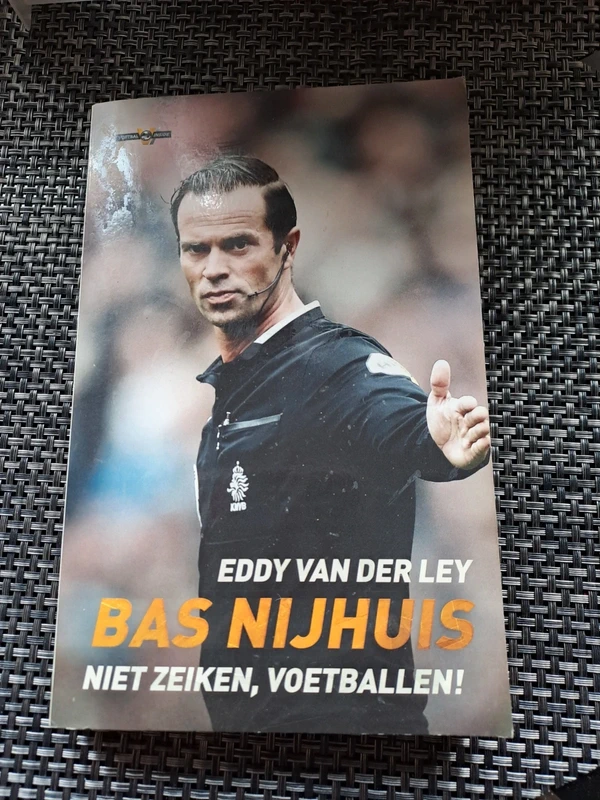 Niet zeiken voetballen
