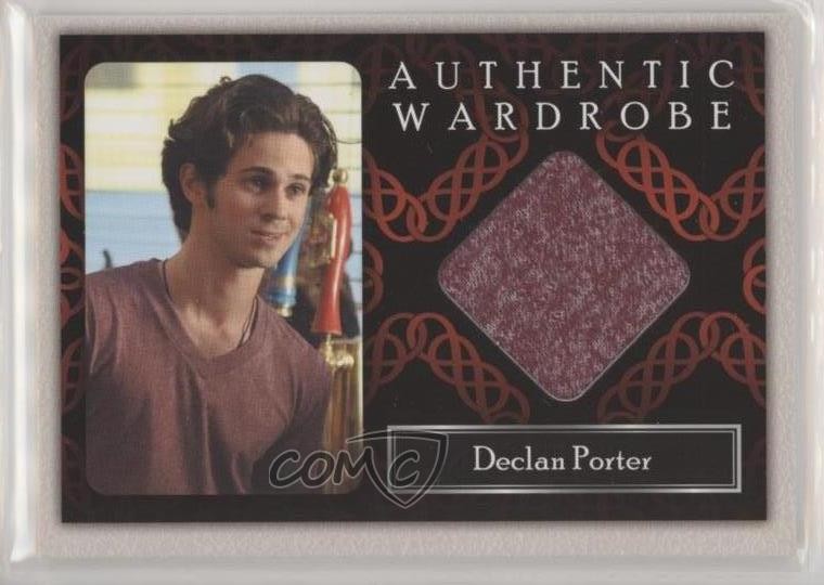 2013 Cryptozoic Revenge Stagione 1 Autentico Armadio Declan Porter #M3 0o9