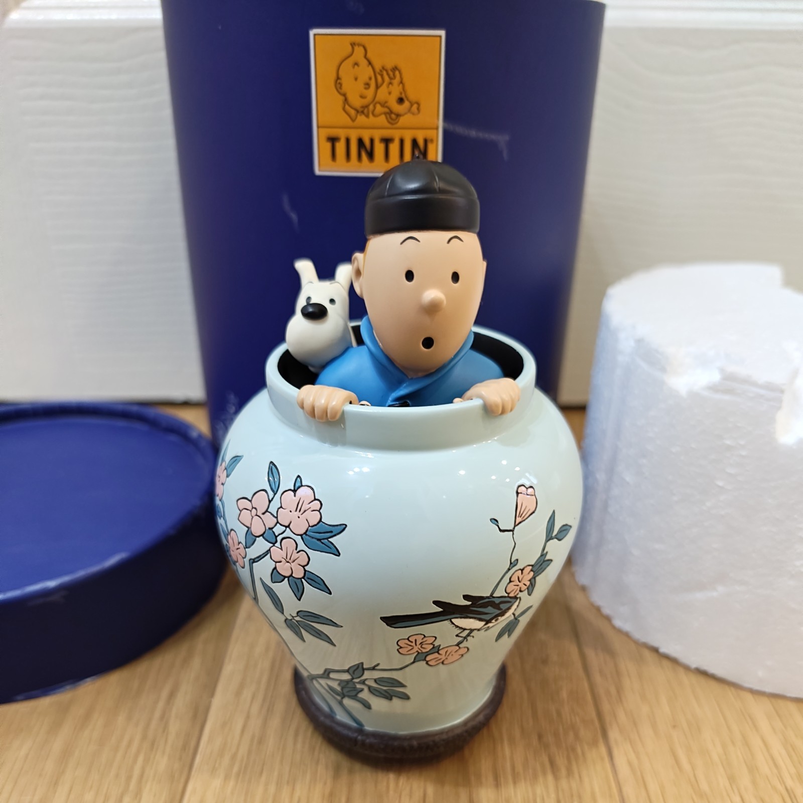 Tintin The Blue Lotus. Tintin and Snowy In Jar  17cm 2011 Moulinsart