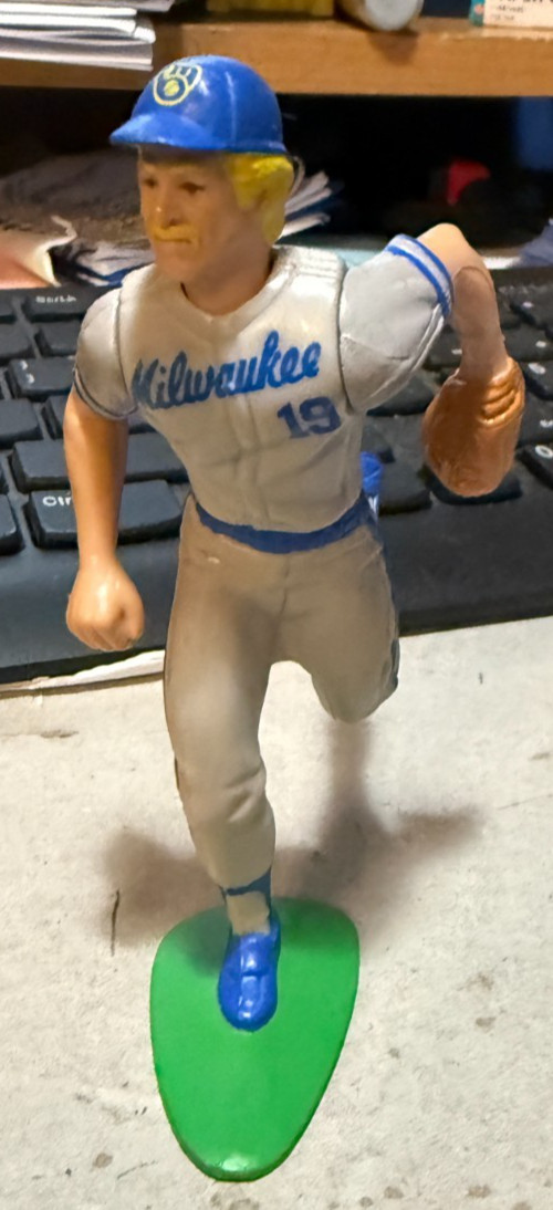 ROBIN YOUNT---MILWAUKEE BREWERS---STARTING LINEUP---1988--NO PACKAGE