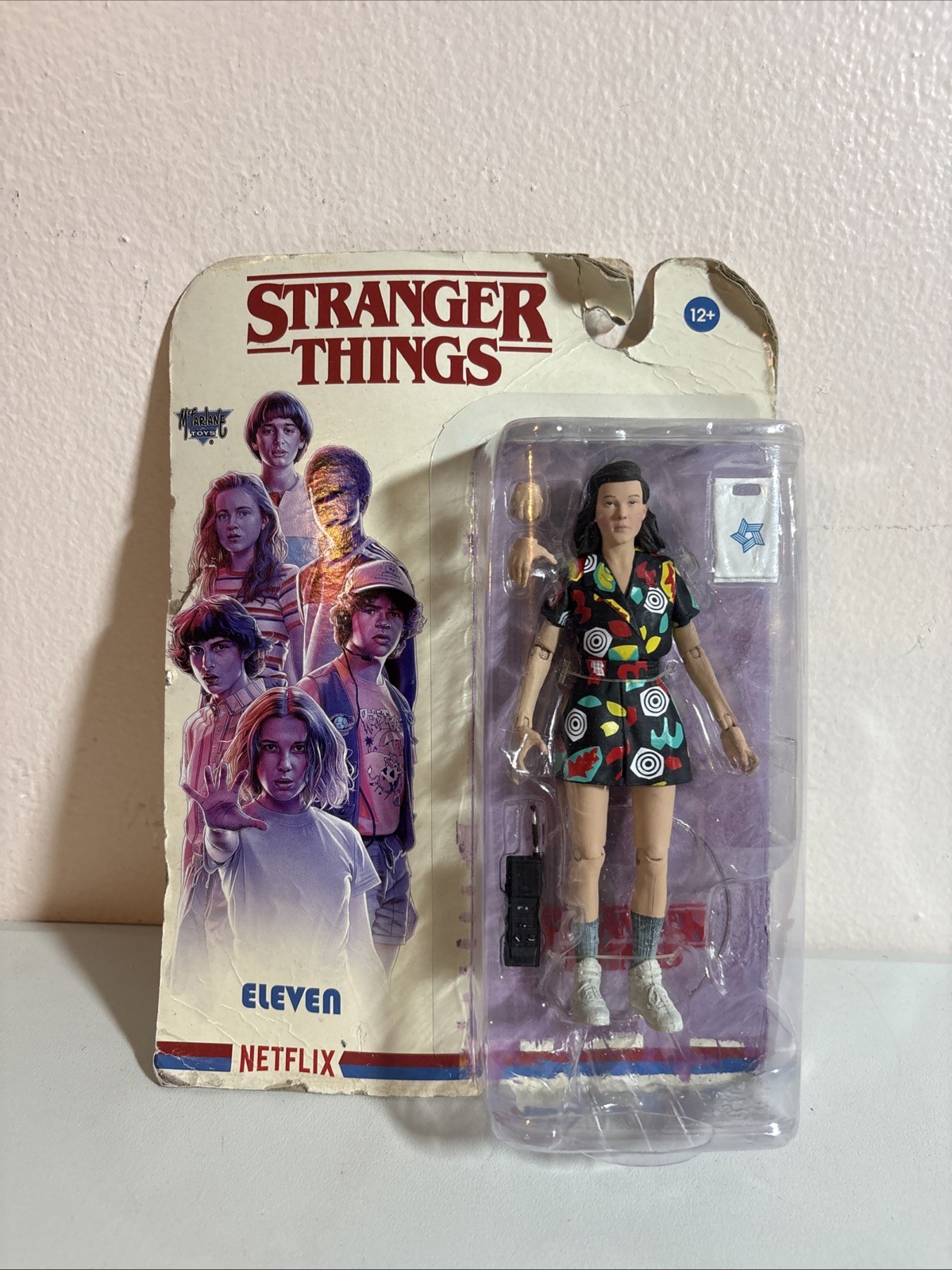 Stranger Things Stagione 3 Undici Action Figure su Carta McFarlane Toys Card Danni