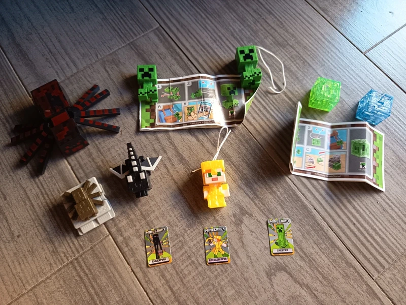 Coleccionables Minecraft de Kinder lote 10€