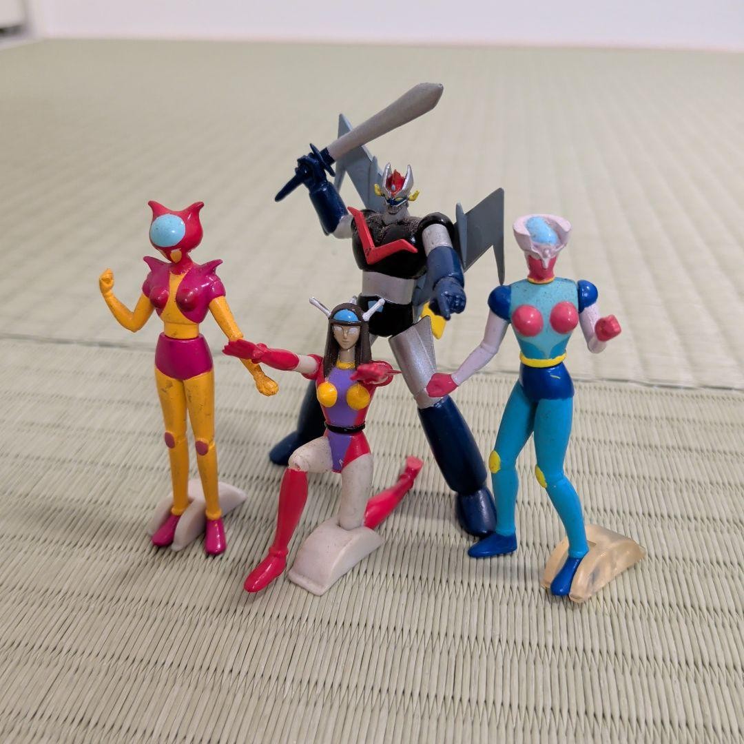 Gashapon robot femmina Tomazinger grigio e passato