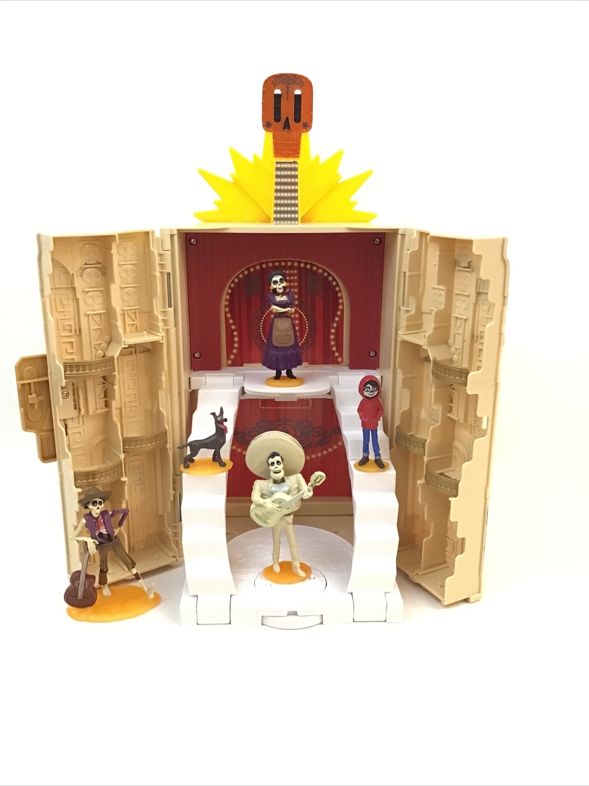 Disney Coco Skullectables Hacienda Playset Storage Case 5 Figures 2017 Mattel