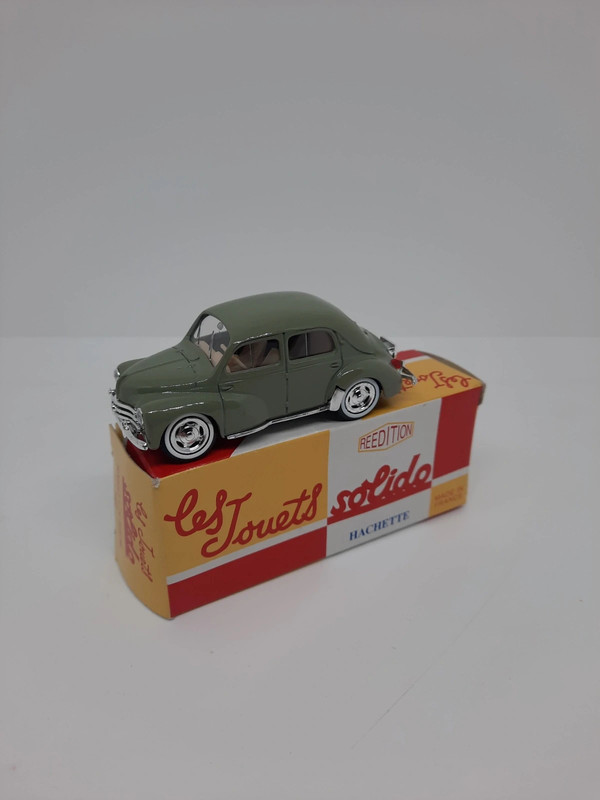 Solido Renault 4cv Berlin 1945