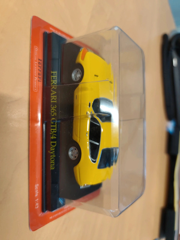 Miniature Ferrari 365 GTB/4 Daytona Jaune 1/43 -
