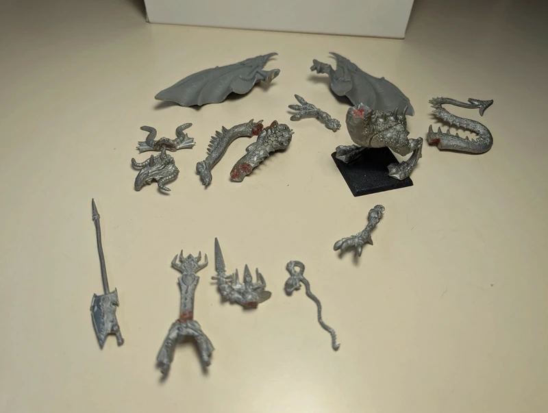 Warhammer elfe noir Rakarth sur son dragon