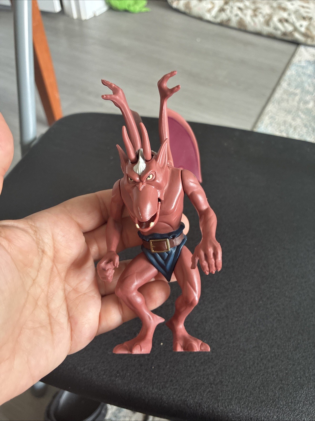 Modellino Kenner Disney Gargoyles Brooklyn vintage 1995 quasi completo con coda