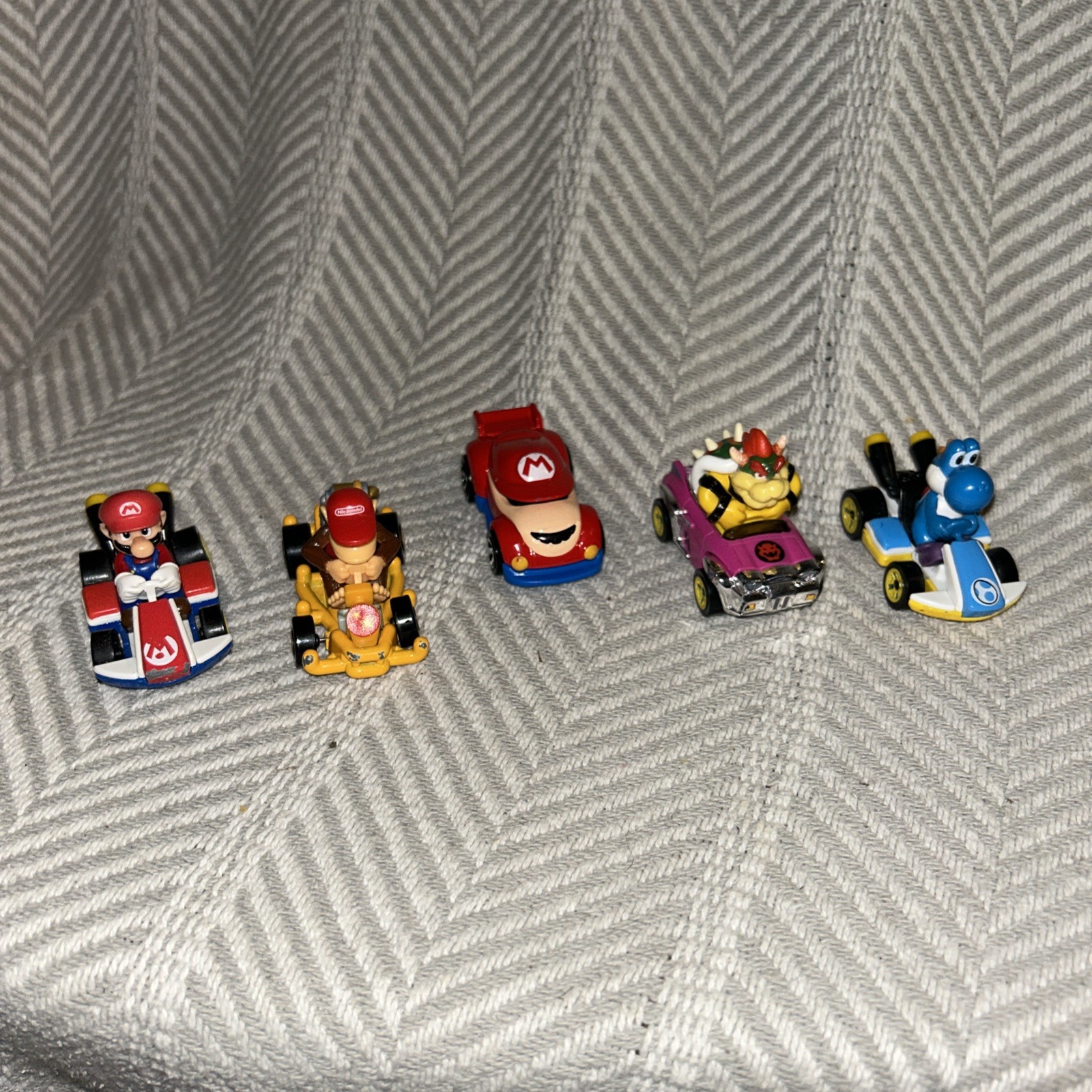 Lotto di auto Nintendo Mattel Mario Kart Mario, Diddy Kong Yoshi Bowser J6