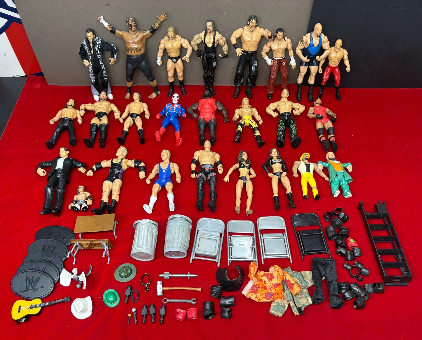 LOTTO MISTO DI (25) VINTAGE "FIGURE WRESTLING E ACCESSORI VARI" TUTTE BUONE CONDIZIONI