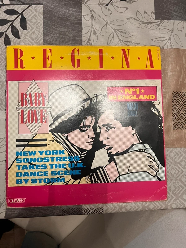 Baby Love" de la cantante Regina (Regina Richards), lanzado en el año 1986