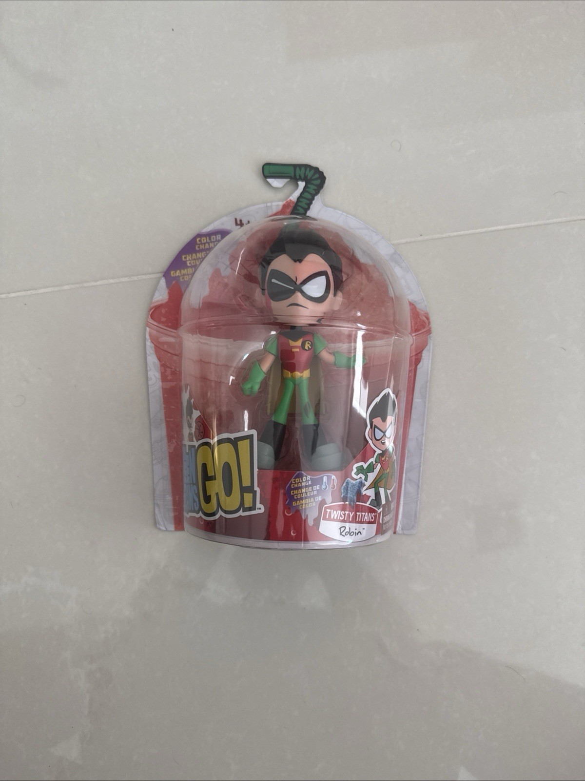 DC COMICS TEEN TITANS GO! TWISTY TITANS ROBIN 4 INCH COLOR CHANGING FIGURE NIB