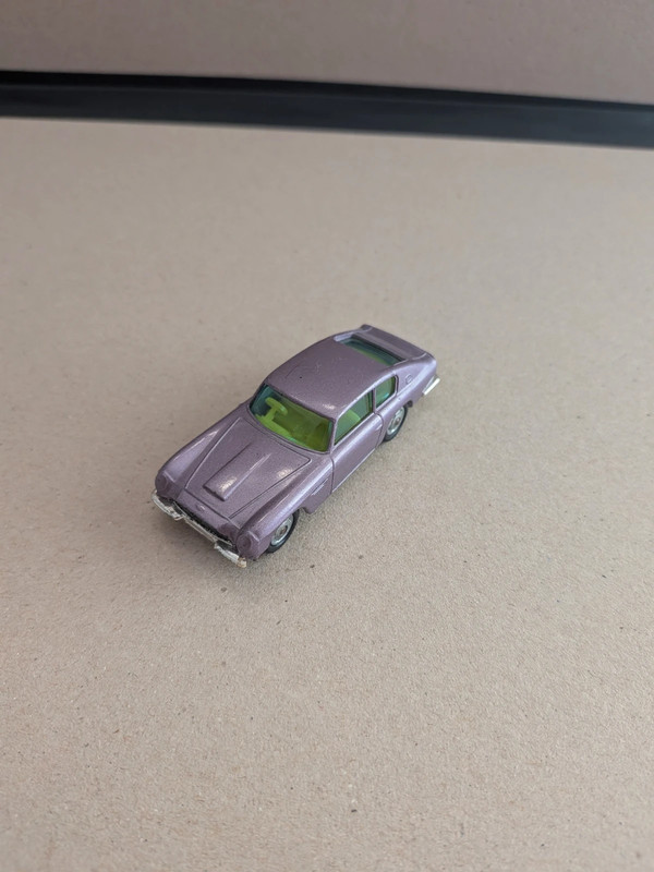 Aston Martin Db6 - Husky