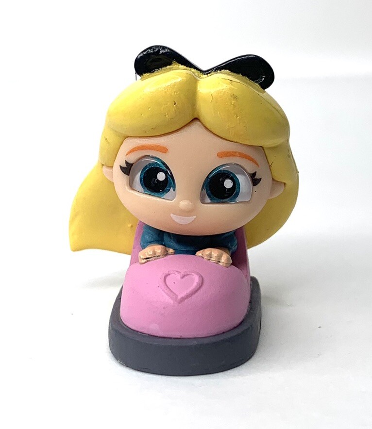 Disney Doorables Let’s Go ALICE Car (Comune) Mini Figure Giocattolo Regalo Cake Topper
