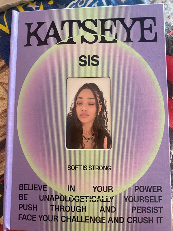 Album « SIS, soft is strong » de katseye