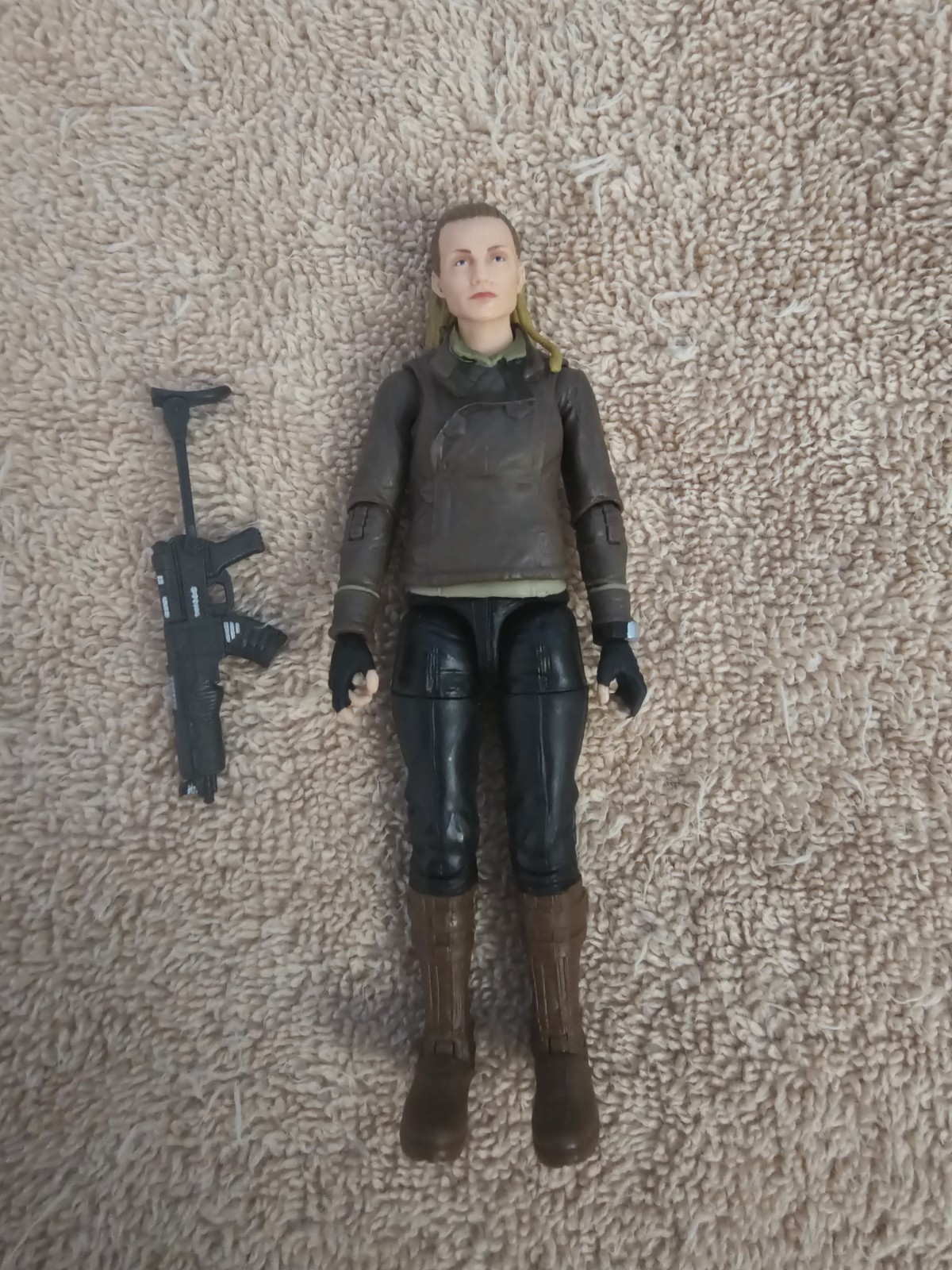 STAR WARS SERIE NERA 6 POLLICI ANDOR VEL SARTHA FIGURE HASBRO