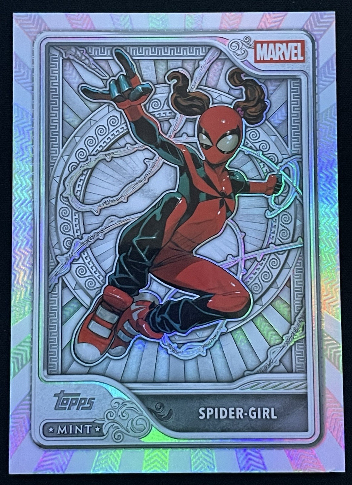 2026 Topps Mint Marvel Spider-Girl #73 base carta argento