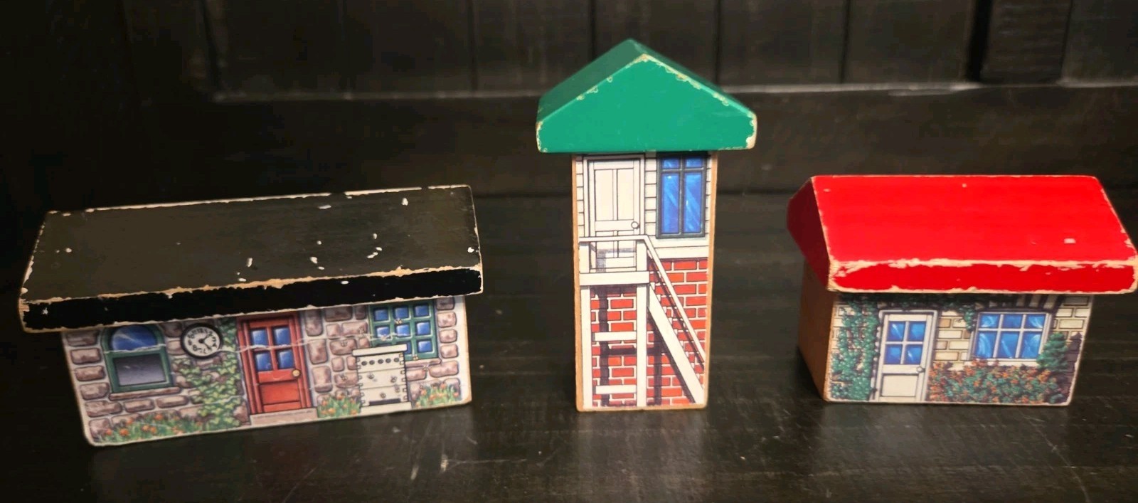 Trenino ferroviario in legno Thomas & Friends SET DI 3 EDIFICI con TORRE SEGNALETICA