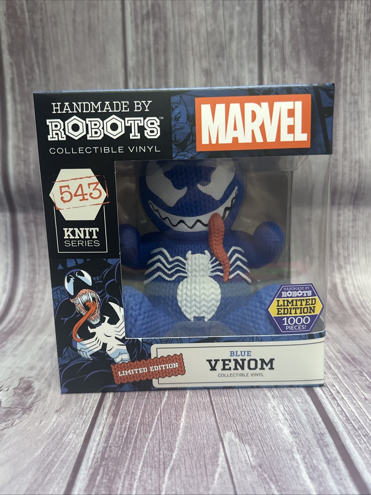 NYCC 2026 HANDMADE BY ROBOTS MARVEL - FIGURA BLU VELENO LIMITATA 1000 PEZZI MAGLIA