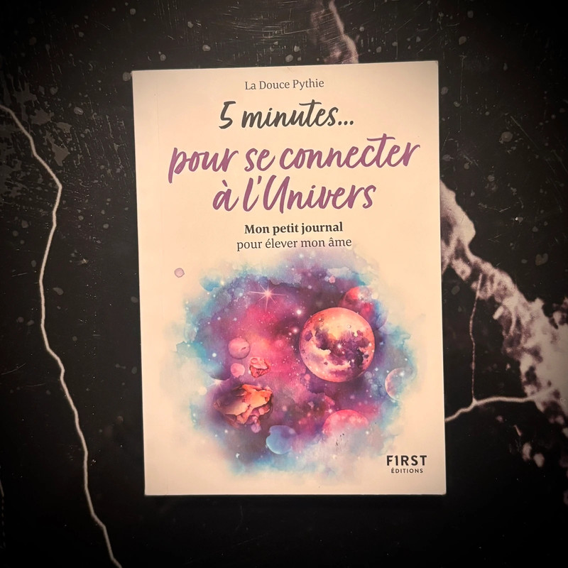 Livre de poche - 5 minutes pour se connecter à l’univers - la douce pythie