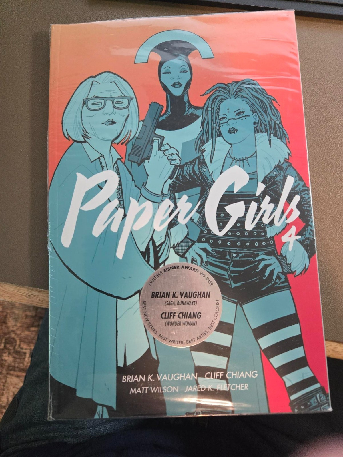 Paper Girls Vol 1 #4 TPB/NM+ (ancora in confezione termoretraibile originale)