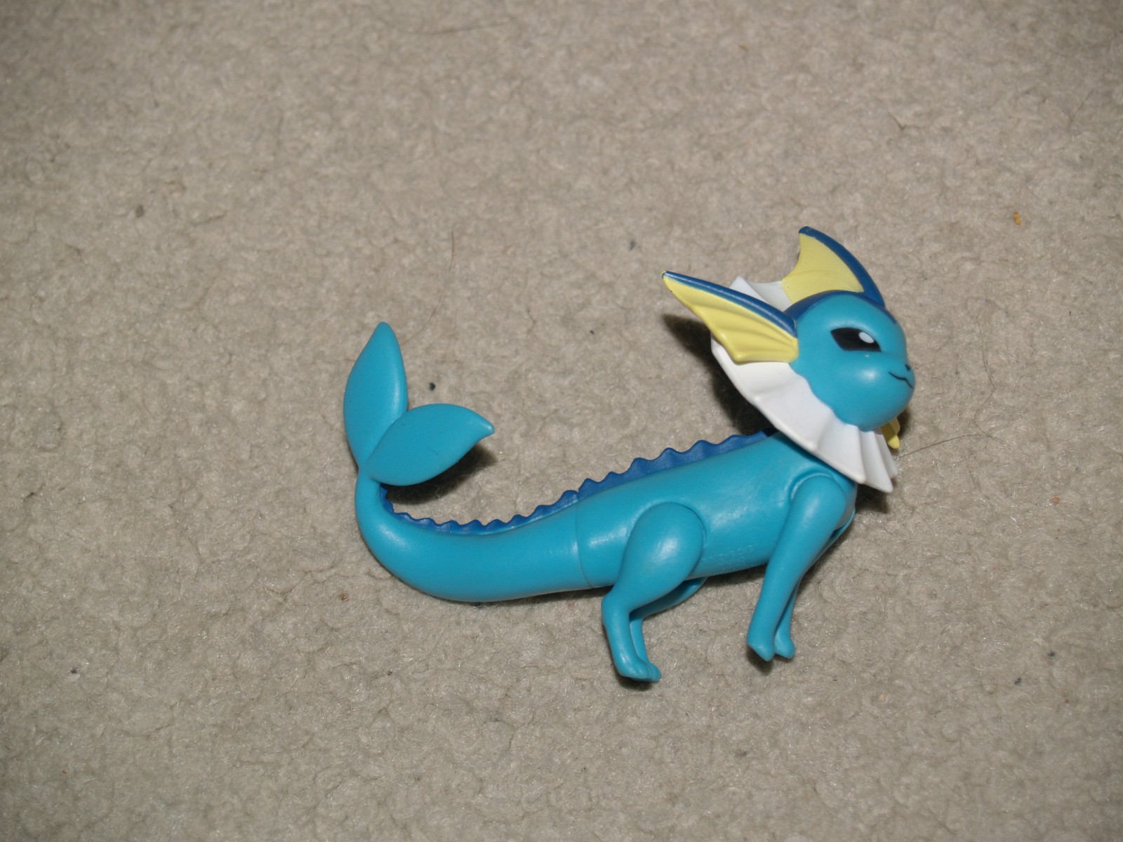 2017 Pokémon VAPOREON 3” Articulated Figure Tomy Nintendo
