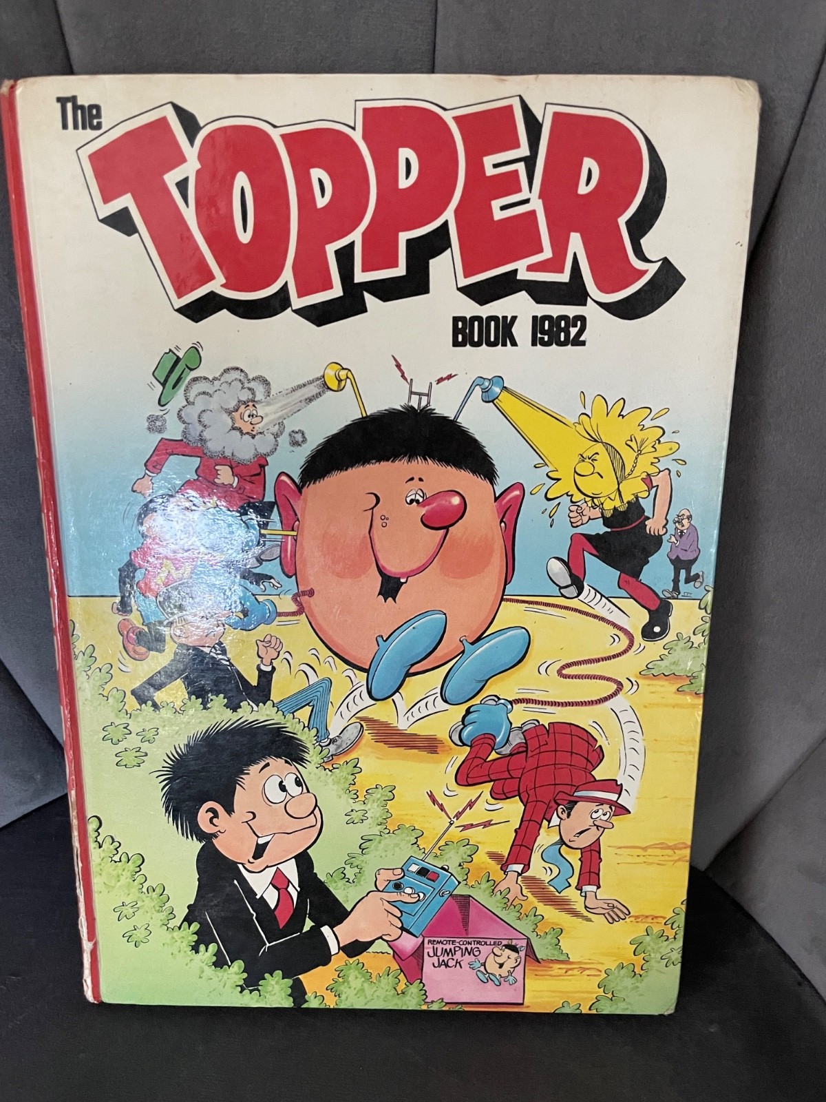 The TOPPER 1982  BOOK - ANNUAL DC THOMSON Beryl The Peril Mickey The Monkey etc
