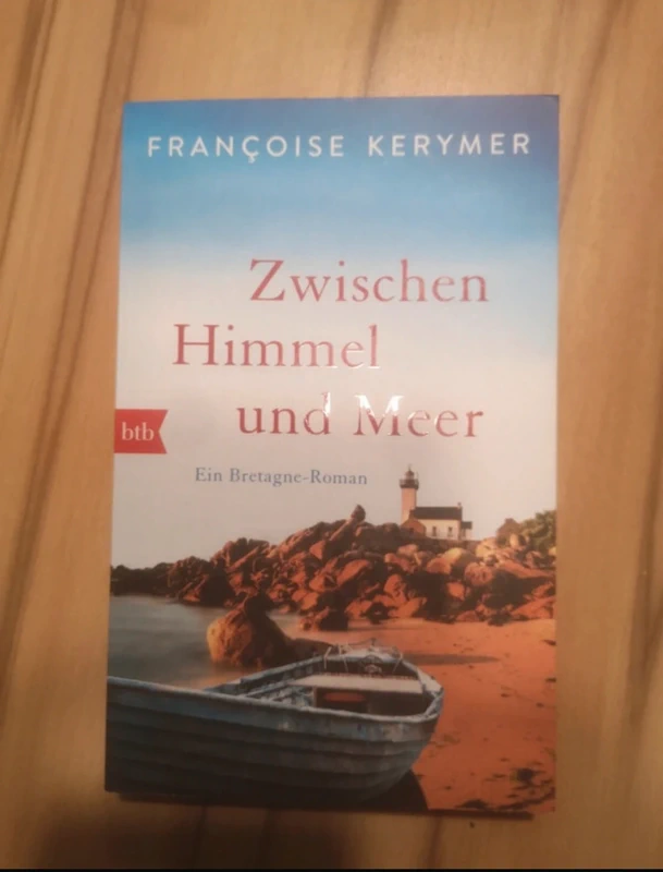 Zwischen Himmel und Meer: Ein Bretagne-Roman - Françoise Kerymer
