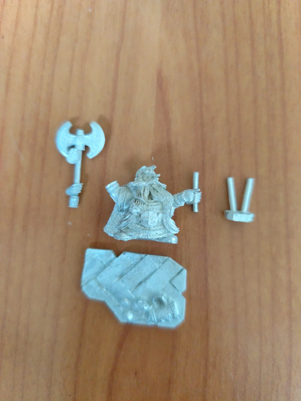 Warhammer-dwarf hero