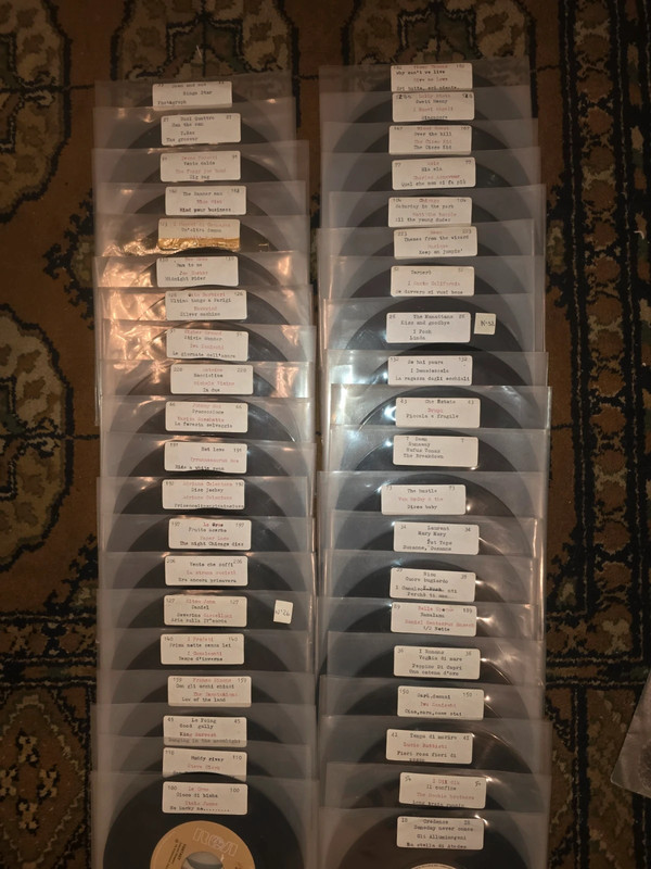 Vendo n 50 dischi 45 giri artisti vari