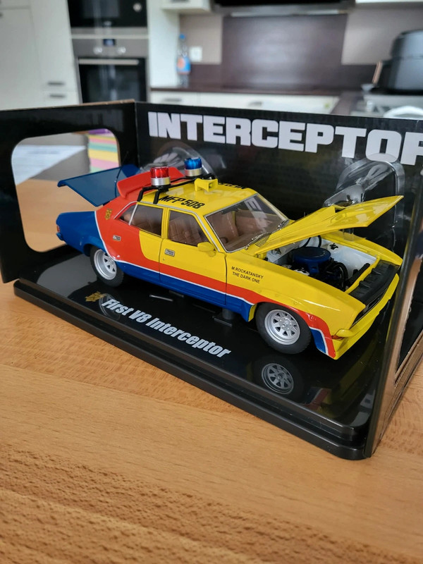 Voiture miniature Mad Max interceptor yellow 1/24 ultra rare