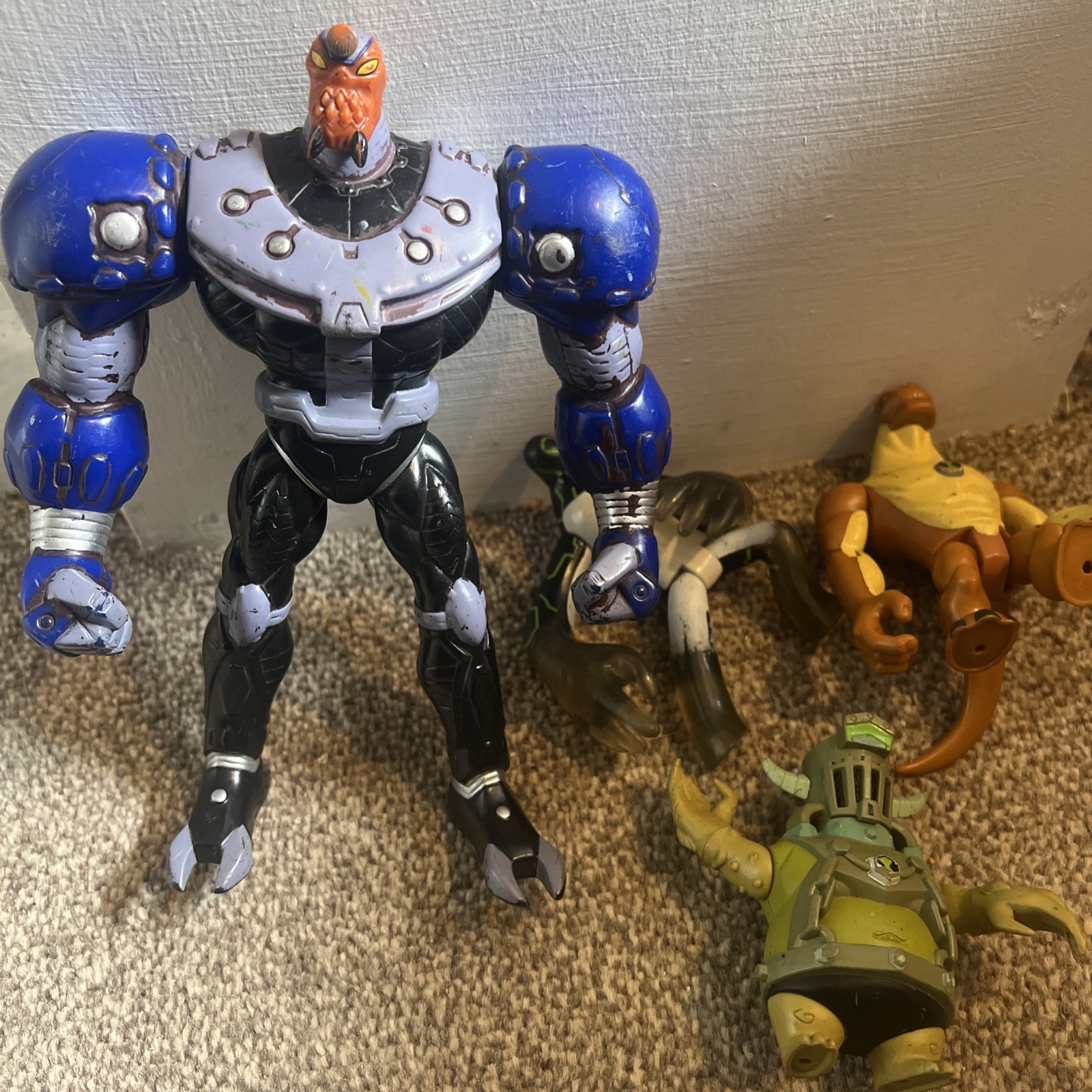 VULKANUS Ben 10 Figure Bandai 7.5 Inch + 3 bonus figures 