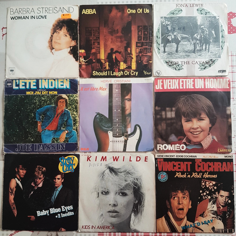 Lot de 9 disques vinyle de 45 tours en bon état