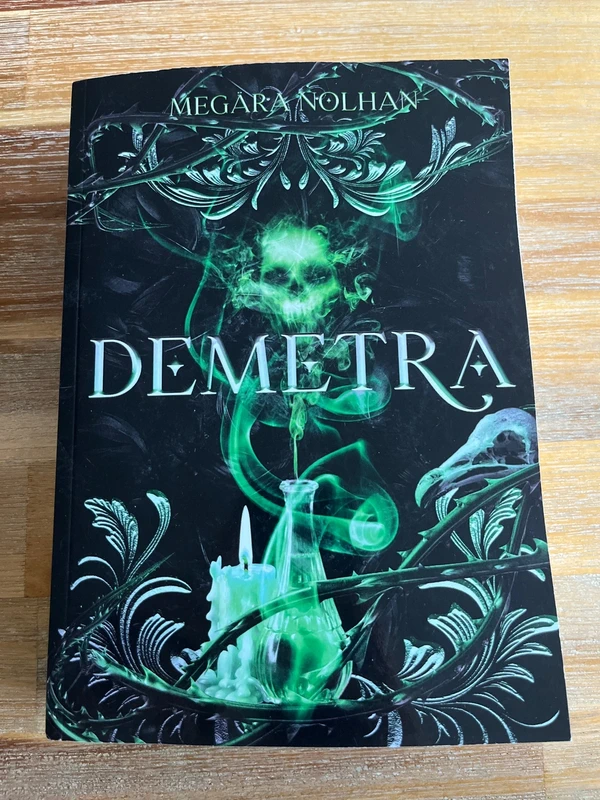 Demetra de Megära Nolhan : romantasy gothique