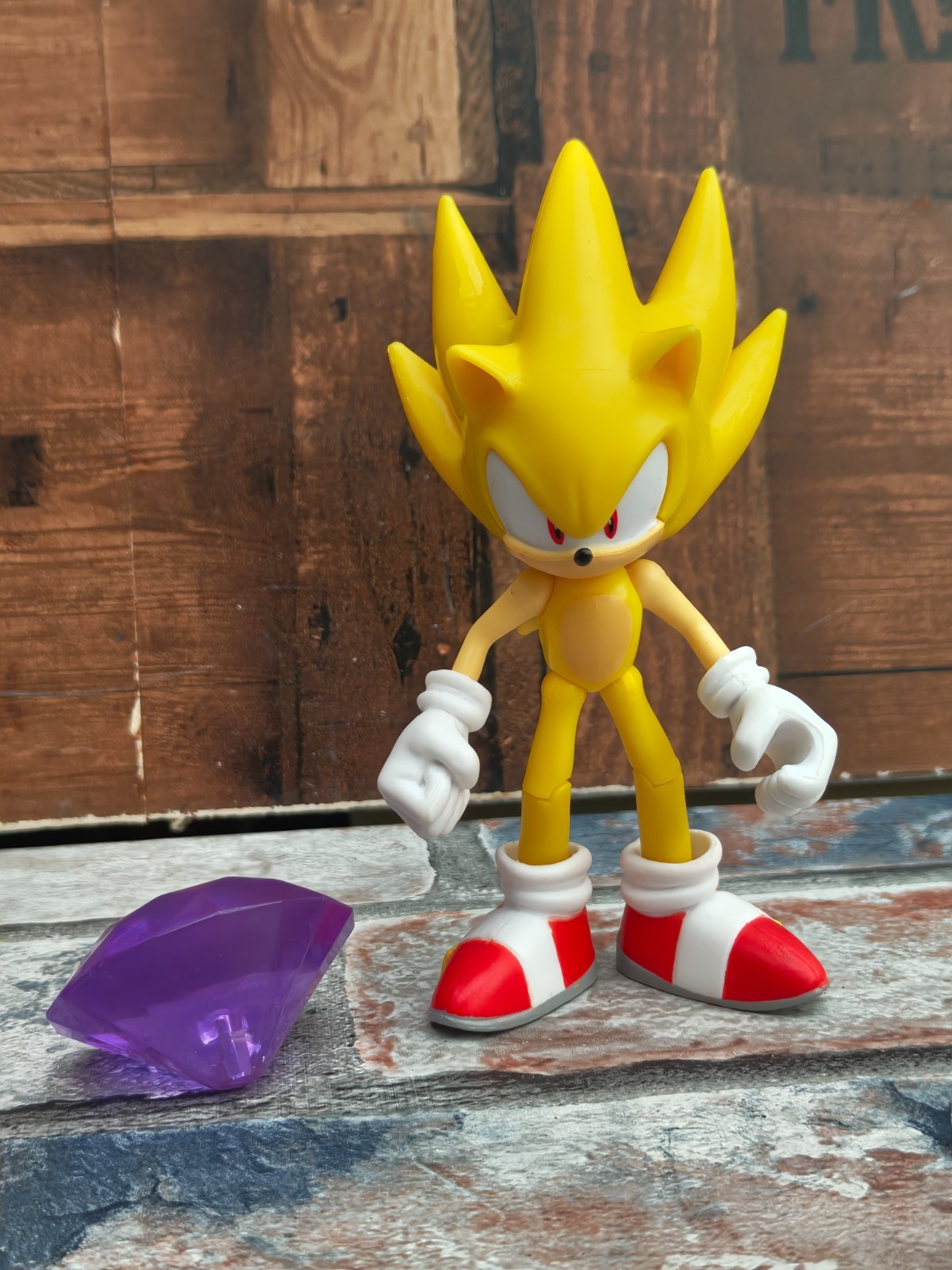 Sonic The Hedgehog Super Sonic 4" Action Figure w/ Purple Chaos Emerald Jakks